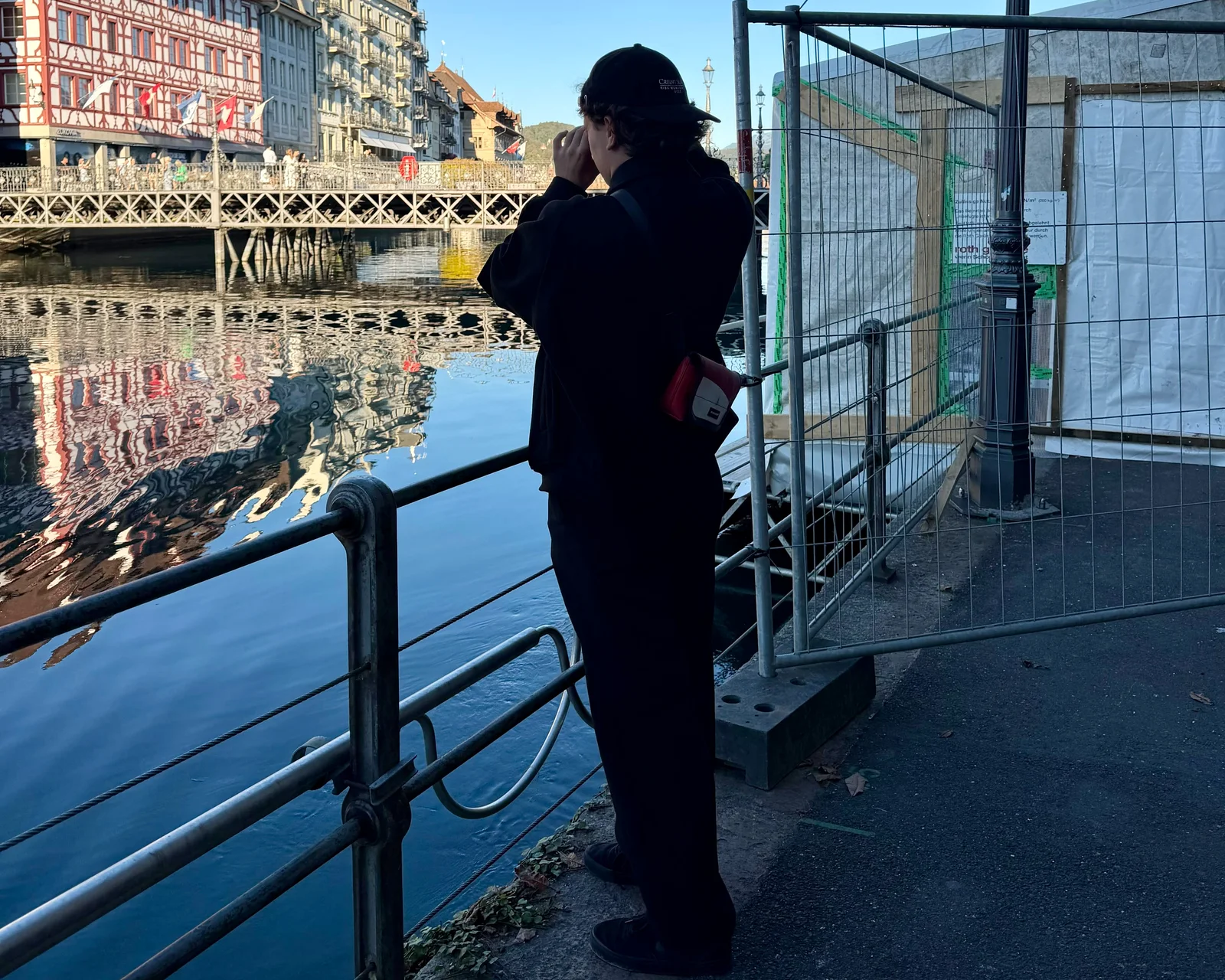 Laurin mit seiner Kamera in Luzern